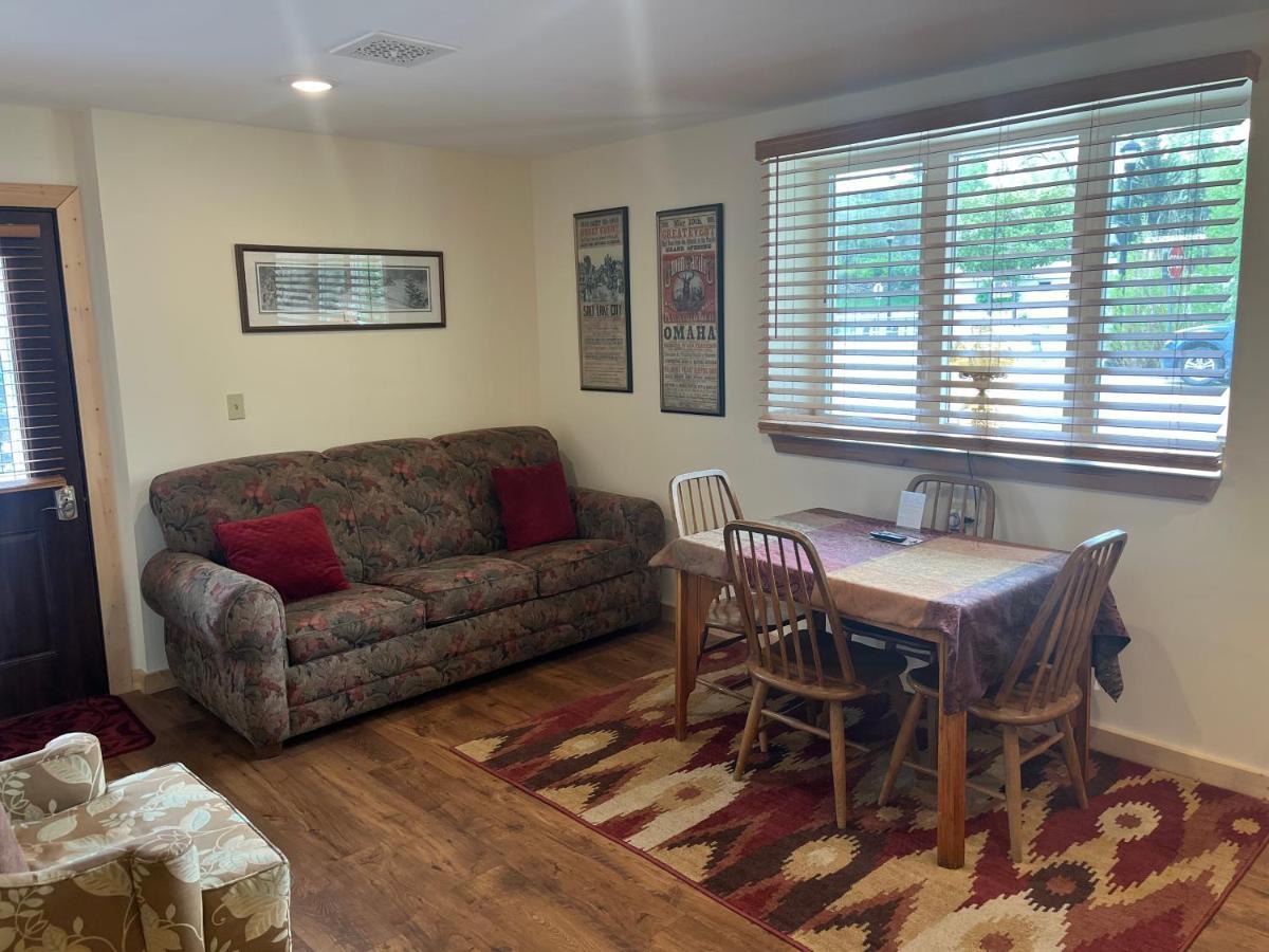 Creekside Downtown Vacation Suites, Only Adults 25 Or Older Buffalo Exterior foto